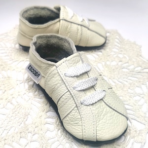 White soft sole leather Baby shoes / Infant white soft sneakers / bebe garcon fille cuir chaussons Krabbelschuhe porter / ebooba