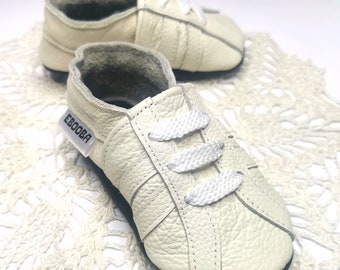 White soft sole leather Baby shoes / Infant white soft sneakers / bebe garcon fille cuir chaussons Krabbelschuhe porter / ebooba