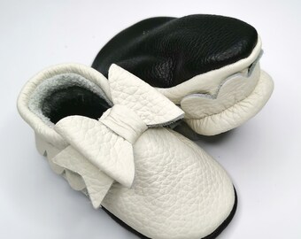 Girl Moccasins with Bow, White Baby Shoes, Soft Sole Baby Shoes, Leather Sole Baby Shoes, Toddlers Moccasins, Leather Baby Slippers, 5