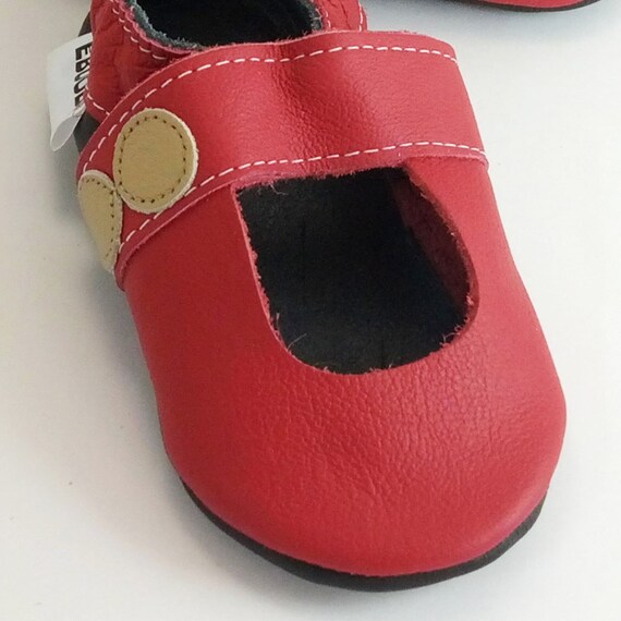 red baby shoes size 3