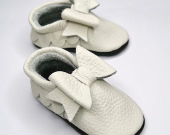 Baby moccasins, Leather baby shoes, Toddler moccasins, Bow Moccs, Soft sole baby booties, White Slippers, Kids' Moccasins, ebooba, Bow Shoes