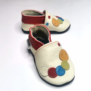 Chaussons bebe chaussures chenille sur blanc 6-12 mois ebooba