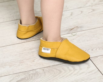 Chaussons bebe, chaussures jaune por d'endant, ebooba