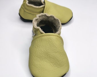 Zapatos de bebé color oliva, zapatos de piel para bebé, zapatos para niños pequeños, zapatos de cuna, zapatos para recién nacidos, regalo para bebé, botitas de bebé, suela blanda, pantuflas para niños pequeños, 1