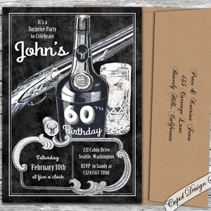 K&ouml;nnte beinhalten: Schwarz-wei&szlig;e Einladung zum 60. Geburtstag mit einer Spirituosenflasche, einem Glas Eis und einem Gewehr. Der Einladungstext lautet: "It's a Surprise Party to Celebrate John's 60th Birthday".