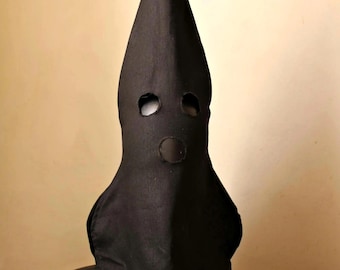 Hoge, puntige beulskap, zwart capirote-masker
