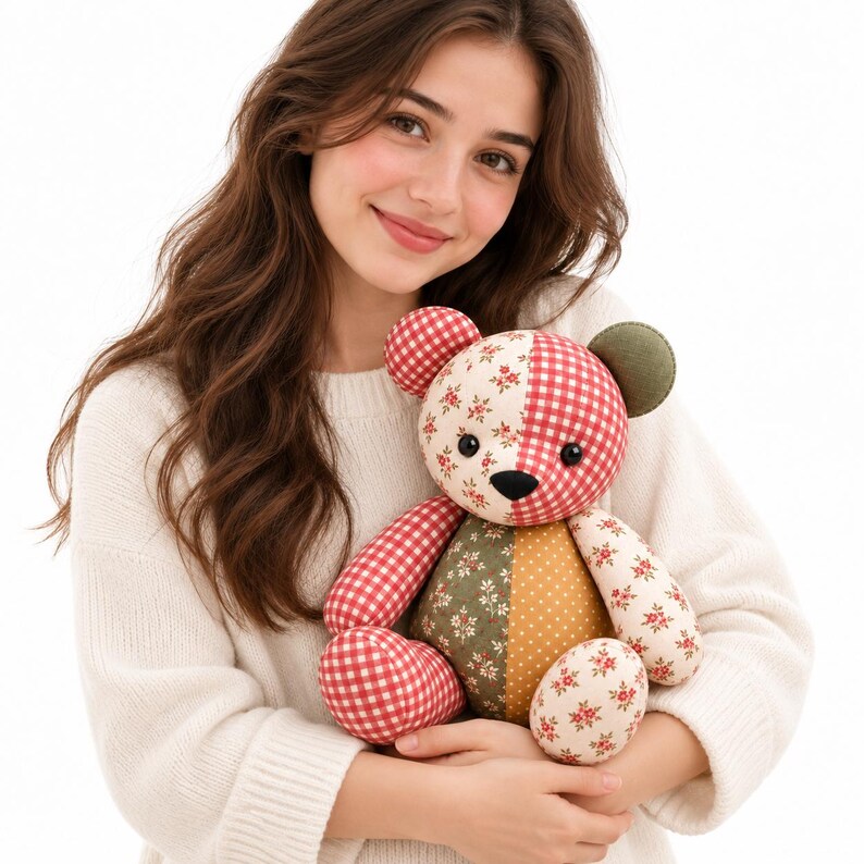 Patrón de costura de oso de peluche conmemorativo, oso de peluche patchwork en PDF, 10 tamaños imprimibles. imagen 1