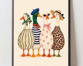 Peut inclure: Une impression d'art encadrée représentant quatre canards alignés. Le premier porte un foulard à fleurs vert et une robe rayée verte. Le deuxième porte un béret bleu et une chemise rayée bleue. Le troisième a des pois roses et un foulard rose. Le quatrième porte un chapeau de paille et une robe à imprimé léopard.