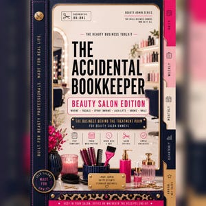 Könnte beinhalten: Ein dunkelblauer Planer mit dem Titel The Accidental Bookkeeper Beauty Salon Edition mit goldenen Akzenten und Registern für tägliche, wöchentliche, monatliche und vierteljährliche Planung. Das Cover zeigt Salon-Utensilien, eine Kerze und rosa Blumen.