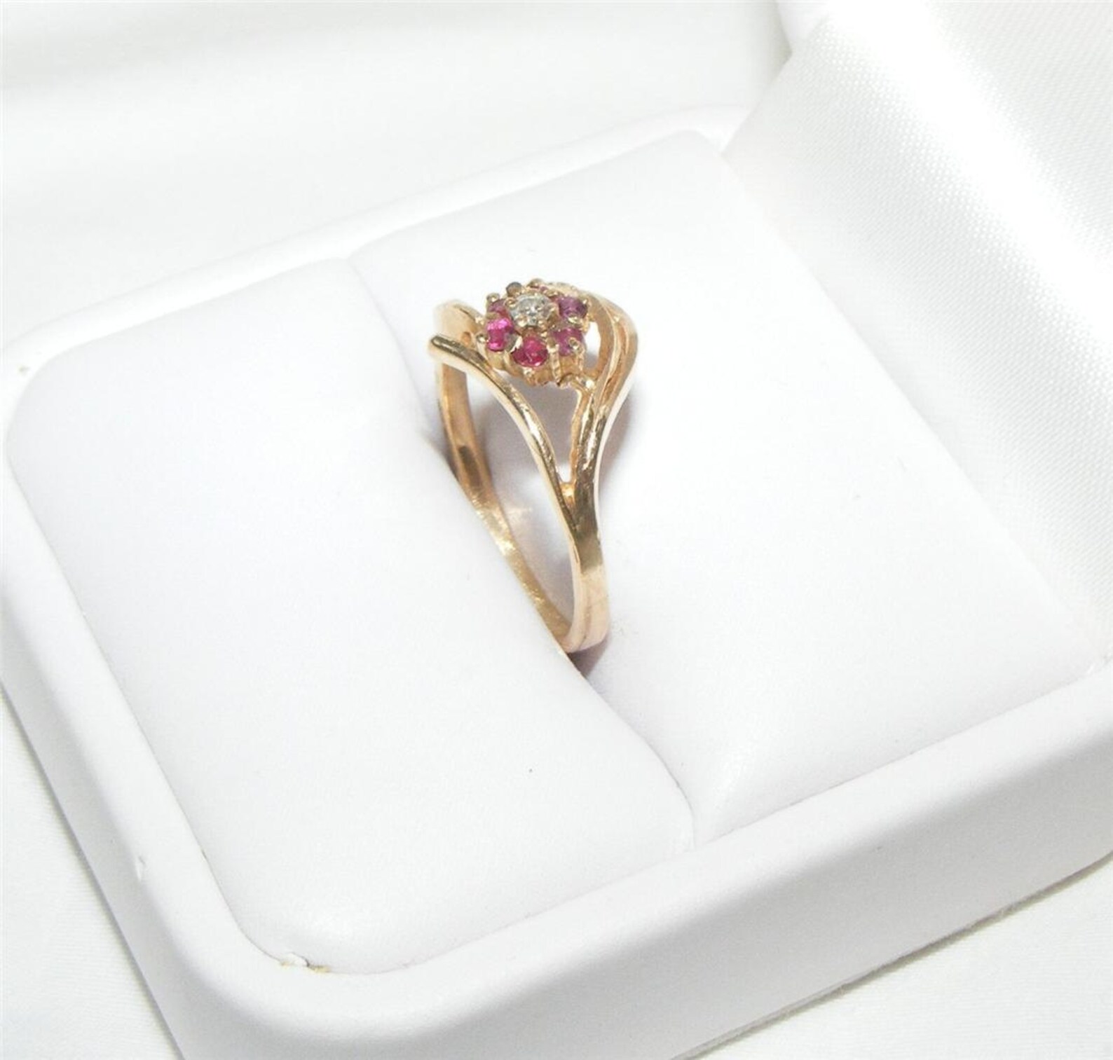 Vintage 14K Gold Ruby and Diamond Ring Forget-me-knot Flower - Etsy