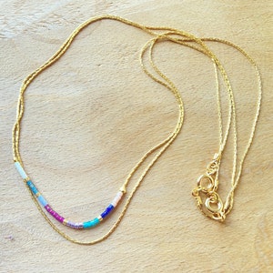 Minimalistische Gold Doppel Halskette,Winzig zierliche Halskette,Minimalistische Boho Halskette,Bunte Winzig Mehrreihige Halskette,Dünne Perlen Halskette Bild 7