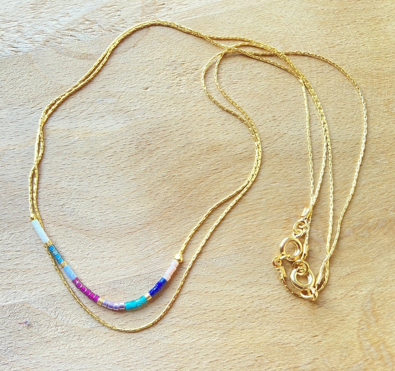 Minimalistische Gold Doppel Halskette,Winzig zierliche Halskette,Minimalistische Boho Halskette,Bunte Winzig Mehrreihige Halskette,Dünne Perlen Halskette Bild 7