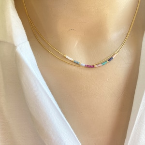 Minimalistische Gold Doppel Halskette,Winzig zierliche Halskette,Minimalistische Boho Halskette,Bunte Winzig Mehrreihige Halskette,Dünne Perlen Halskette Bild 1