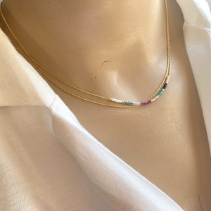 Minimalistische Gold Doppel Halskette,Winzig zierliche Halskette,Minimalistische Boho Halskette,Bunte Winzig Mehrreihige Halskette,Dünne Perlen Halskette Bild 3