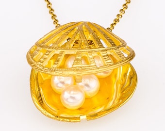 Solid Gold Seashell Locket Necklace, Seashell Gold Pendant, Vintage Locket, Estate Jewelry, Large Locket Pendant