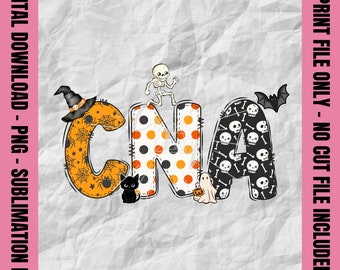 Op de afbeelding: Halloween-sublimatiedesign met de letters "CNA" in een patchwork-stijl met verschillende Halloween-iconen, waaronder een heksenhoed, een spin, een skelet, een spook en een vleermuis.
