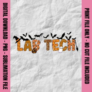 Op de afbeelding: Halloween-thema grafisch ontwerp met de tekst "LAB TECH" in oranje en zwart met een pompoen, een spook en vleermuizen.