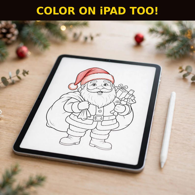 Puede incluir: Una tableta que muestra una p&aacute;gina para colorear digital de Santa Claus con un gorro rojo, sosteniendo un saco de regalos. La pantalla incluye el texto COLOR ON IPAD TOO! Un l&aacute;piz &oacute;ptico blanco descansa junto a la tableta sobre madera.
