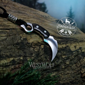 Kleine karambitmeshanger met volledige tang – scherp functioneel mes met leren schede en kraal --- Viking/Keltisch/miniatuurketting