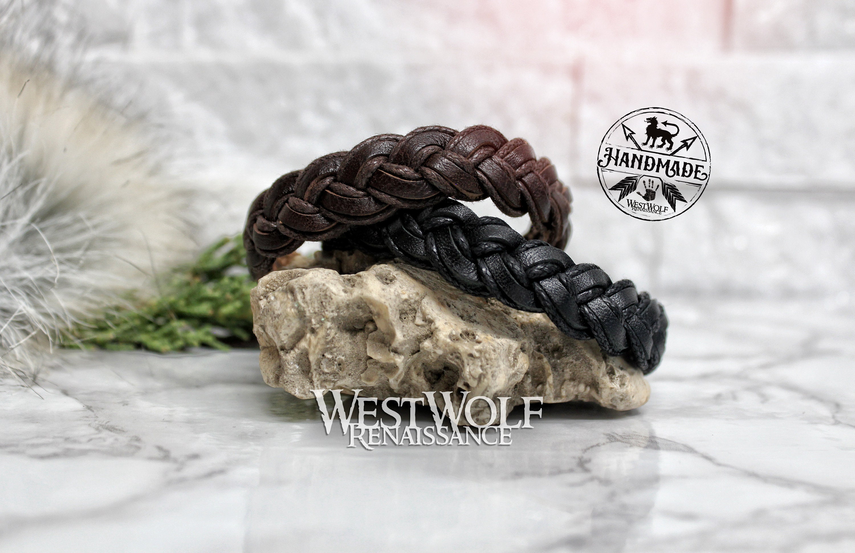  LOLIAS Pulsera de cuero vikingo trenzada para hombre, paquete  de pulseras de estilo vintage con lobo gótico, amuleto nórdico, pulseras  vikingas ajustables para hombres, Metal, Sin gemas. : Ropa, Zapatos y