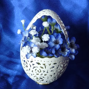Hand-Carved Goose Egg: Easter Basket (#41)