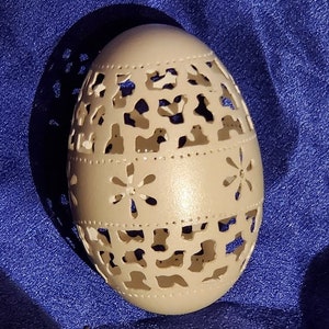 Hand-Carved Goose Egg: Daisy Band (#65)