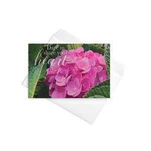 Tarjeta de hortensias para el día de San Valentín: hermoso diseño floral. ¡Comparte tu corazón con tus seres queridos!