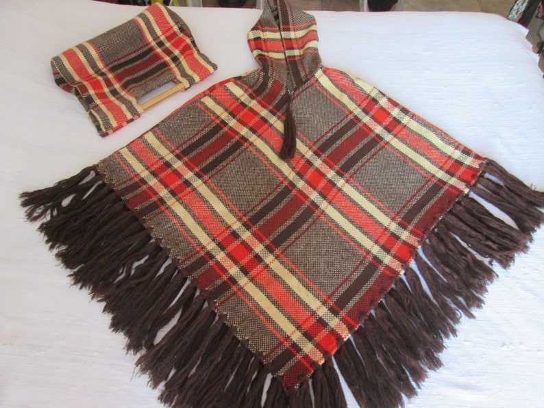 Poncho and plaid wool bag with hood Free Shipping Poncho et sac \u00e0 carreaux en laine avec capuchon