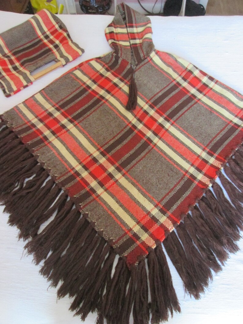Poncho and plaid wool bag with hood Free Shipping Poncho et sac \u00e0 carreaux en laine avec capuchon