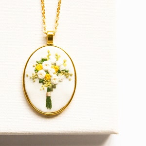 Hand Embroidered Yellow White Flower Necklace, Mother&#39;s Day Gift, Embroidered Pendant, Wedding Bridal Party Gift, Fiber Art Jewelry