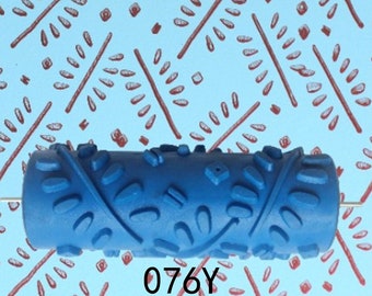May include: Blue paint roller with a pattern of leaves and dots. The roller is on a blue background with a red and white pattern. The text "076Y" is printed below the roller.