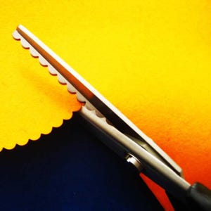 Scalloping Scissors: Stainless Steel Lace Edge Shears (23.5cm)