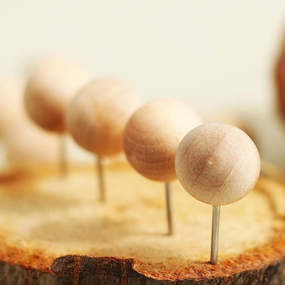 60-Pack Natural Wood Thumb Tacks - Round Pine Wood Push Pins For Cork Boards, Photos, Office & Bulletin Boards