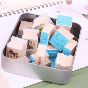 18 Pcs Rubber Stamps in Iron Case - English Stamp - Diary Stamp - Cartoon