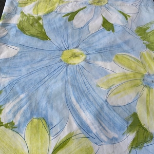 70s Cannon Royal Family &#39;Heavenly Daisy&#39; Twin FLAT Sheet, Celestial Blue Colorway, Twin Top Sheet