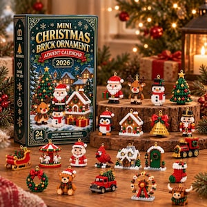 Könnte beinhalten: Ein Mini Christmas Brick Ornament Adventskalender 2026 mit 24 festlichen Baustein-Ornamenten. Das Set enthält Miniaturfiguren wie Weihnachtsmann, Rentier, Schneemann, Pinguin, Nussknacker, Lebkuchenhaus, Zug, Karussell und einen Adventskranz.