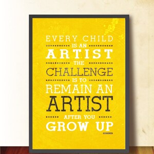 Cada niño es un artista, impresión de arte de cartel. Cita cartel de Picasso. Arte tipográfico de pared. Cartel amarillo, decoración de vivero. Cartel del bebé