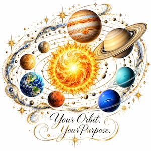 Könnte beinhalten: Eine Illustration des Sonnensystems mit einer zentralen leuchtenden Sonne, umgeben von Planeten wie Erde, Saturn und Jupiter, akzentuiert durch goldene Umlaufbahnen und Sterne. Unter der Anordnung steht der Text: Your Orbit. Your Purpose.