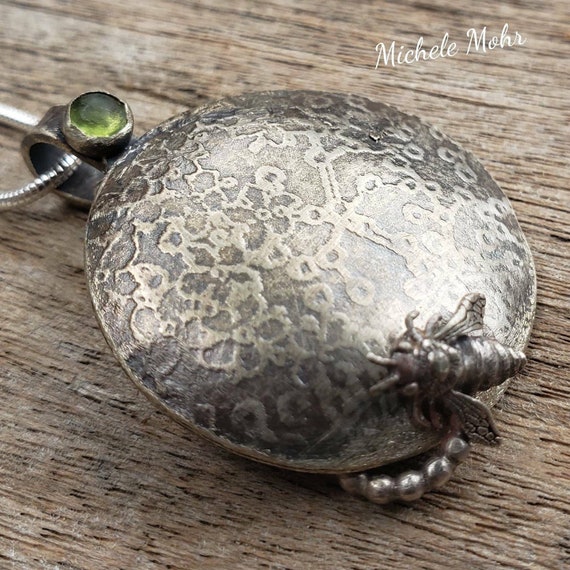 Busy Bee Sterling Siver and Peridot Pendant 18" Necklace.