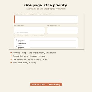Pode incluir: Uma folha de planeamento di&aacute;rio com o texto One page. One priority. Inclui sec&ccedil;&otilde;es para My ONE Thing, Why it matters, The tiniest first step e Today in three blocks para Morning, Afternoon e Evening, com listas de tarefas.