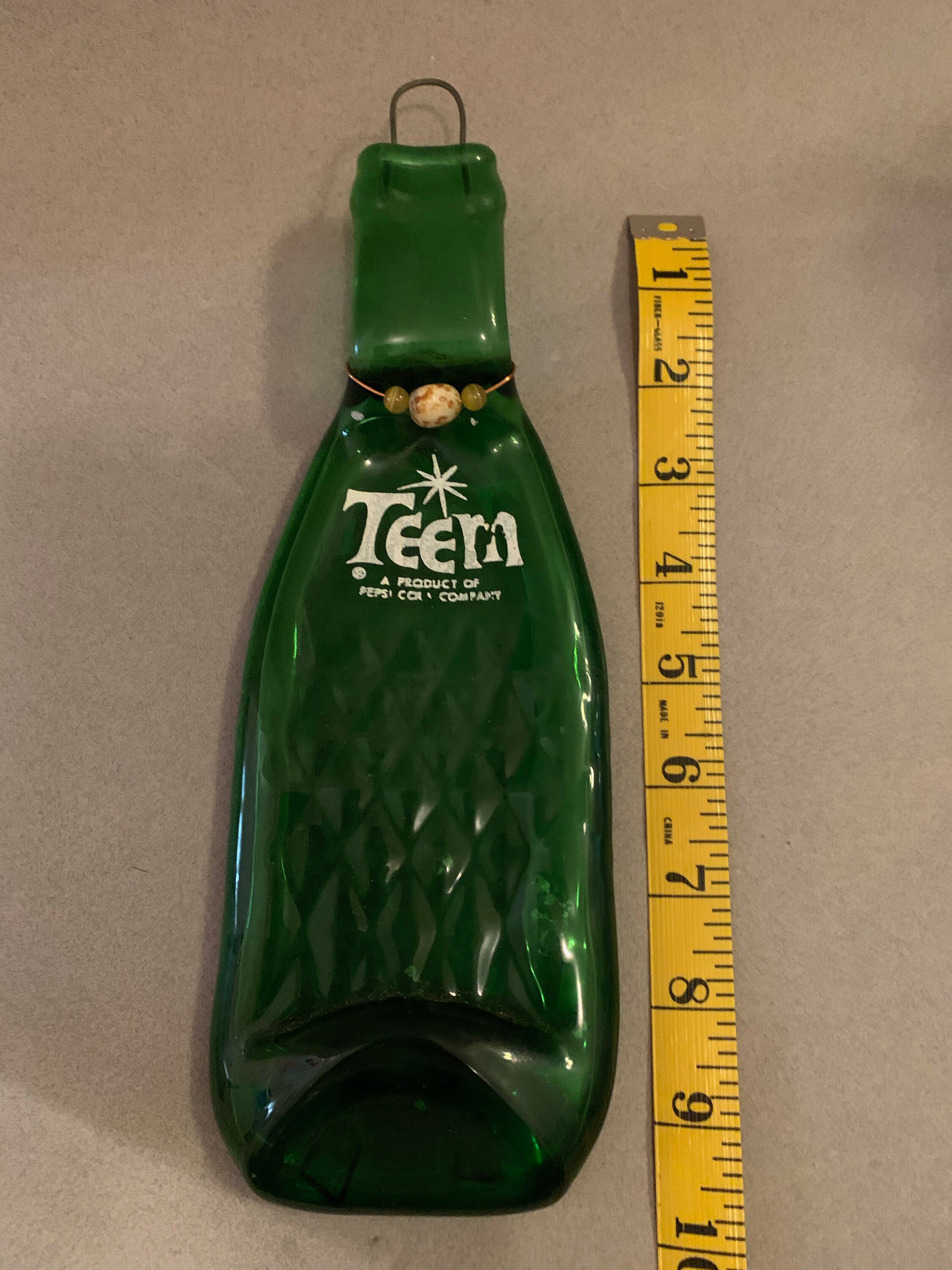Botella de refresco Vintage Teem transformada en bandejas de vidrio ...