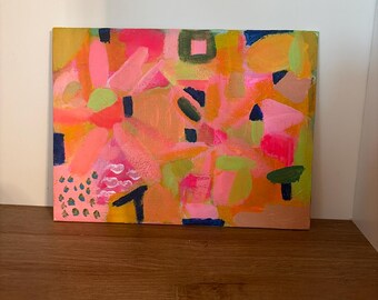 Puede incluir: Una pintura sobre lienzo rectangular que presenta una composición abstracta de colores vibrantes, incluyendo rosa neón, naranja brillante, verde lima y azul marino profundo. La obra muestra pinceladas superpuestas, formas geométricas y pequeños patrones de puntos.