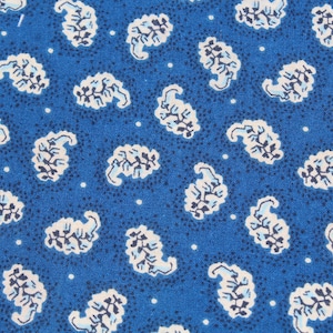 Vintage Small Blue & White Leaf Print Cotton Fabric - FQ Small Piece Cut Remnant