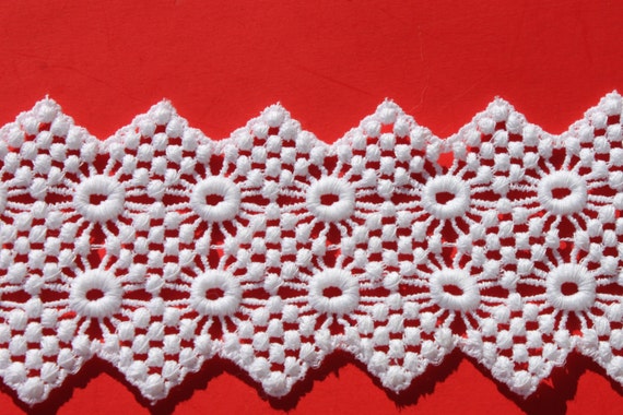 11//16 inch wide white lace trim 2 yard and 17 inch cut