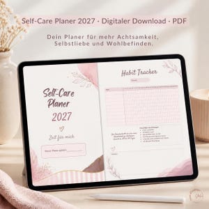 Könnte beinhalten: Ein digitales Tablet zeigt einen Self-Care Planer 2027 mit einer Habit Tracker Seite. Auf dem Bildschirm ist Text wie Self-Care Planer 2027, Habit Tracker und Zeit für mich zu sehen, verziert mit zarten rosa Aquarellformen und Blatt-Linienzeichnungen.