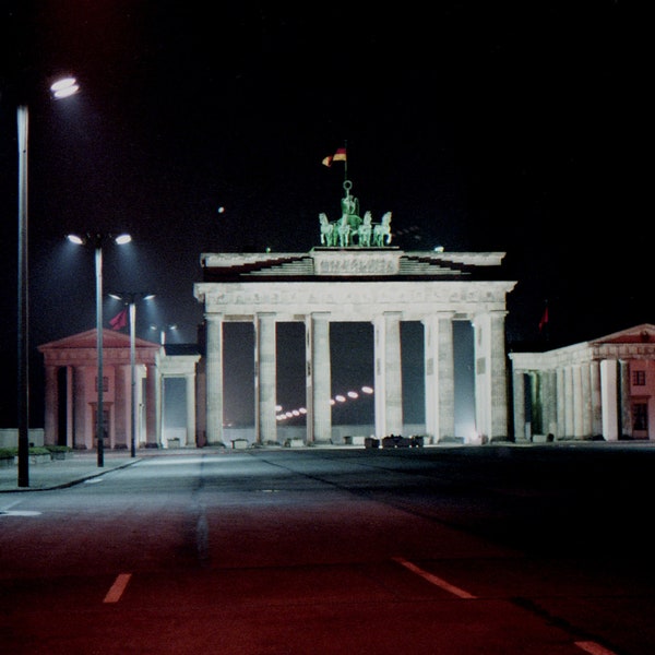 The Berlin Wall in 1987, Set of 5 Color Photos - Choose size and style