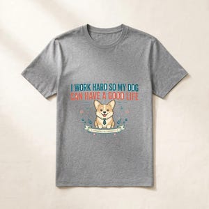 Jag jobbar hårt så att min hund kan ha ett bra liv, rolig Corgi-t-shirt, hundmamma-pappa-gåva, sarkastisk hundtröja Sport Grey
