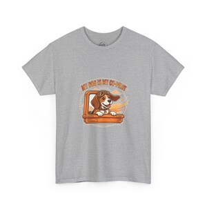 My Dog Is My Co-Pilot Shirt, Funny Beagle T-Shirt, Dog Dad Gift, Dog Lover Tee for Men and Women imagen 3