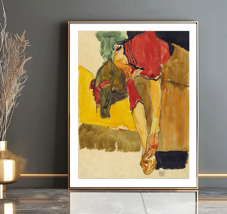 Puede incluir: Una pintura de acuarela de una persona con un vestido rojo, acostada de lado con los brazos doblados y las piernas extendidas. La pintura est&aacute; hecha en un estilo suelto, con muchos trazos de pincel visibles. El fondo es de color amarillo y marr&oacute;n.