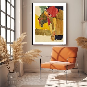 Puede incluir: Una pintura de acuarela de una persona con un vestido rojo sentada en una superficie amarilla. Las piernas de la persona est&aacute;n dobladas y sus pies son visibles. La pintura tiene una paleta de colores apagados con tonos de marr&oacute;n, verde y amarillo.